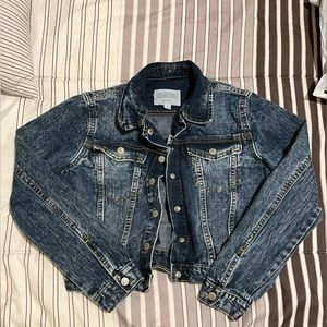Girls jeans jacket w/ detachable fur. Worn maybe once. In excellent condition.